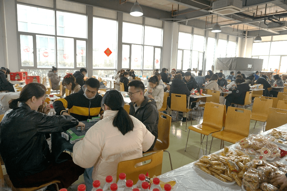 在春节 “乐七天” 活动中，人生就是博给留沪过春节的员工准备了丰富多彩的活动